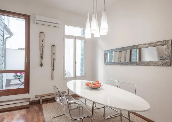 Piazza Delle Erbe Central Apartment